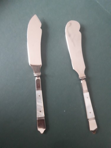 Butter und obstmesser mit - und,